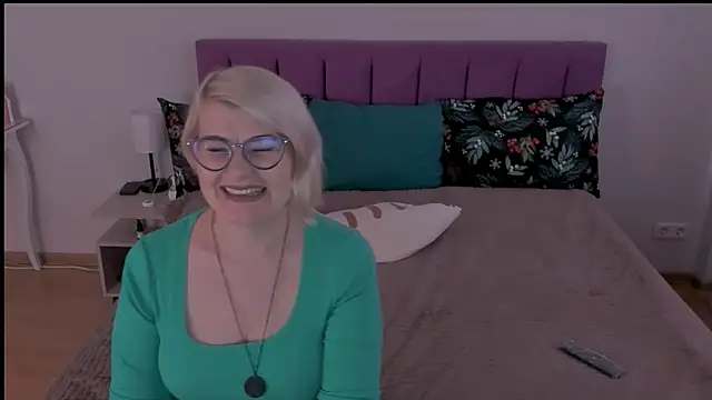 sabrinamacmarren online show from February 9, 2025, 10:31 am