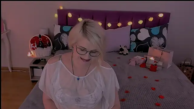 sabrinamacmarren online show from February 14, 2025, 11:31 am