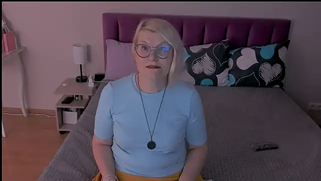 sabrinamacmarren online show from February 15, 2025, 7:06 pm