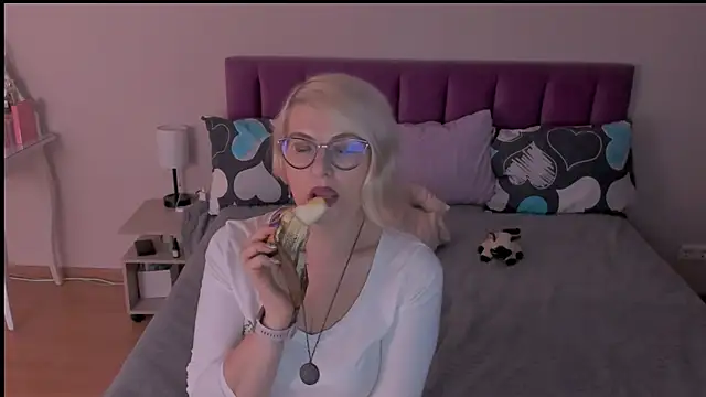 sabrinamacmarren online show from February 22, 2025, 3:36 pm