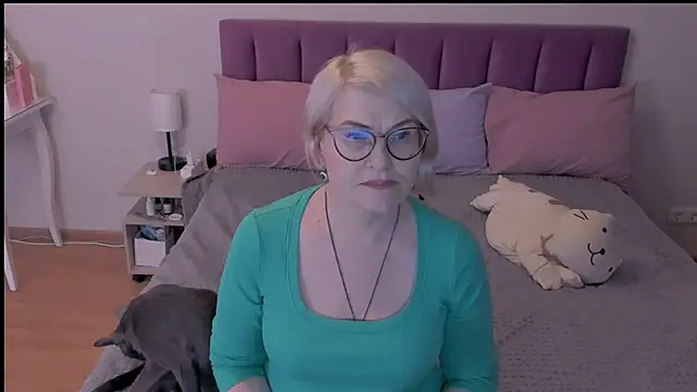 sabrinamacmarren online show from March 10, 2025, 5:50 pm