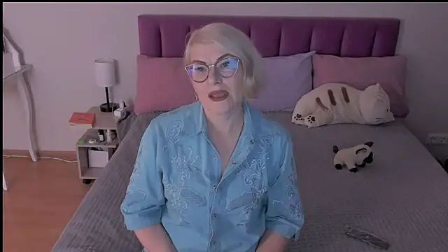 sabrinamacmarren online show from March 13, 2025, 5:28 pm