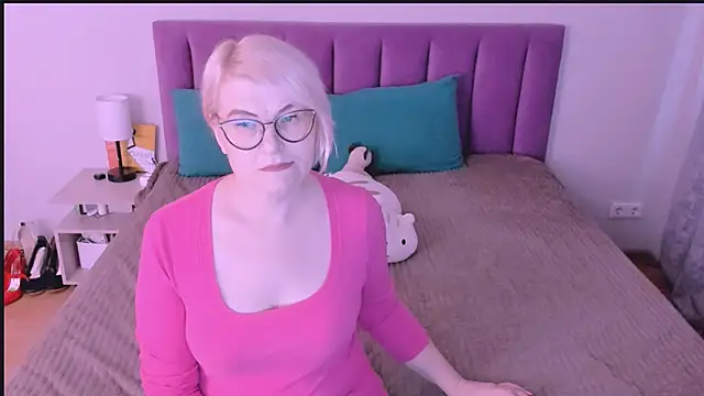 sabrinamacmarren online show from September 27, 2025, 3:17 pm