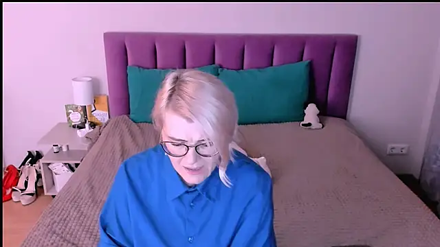 sabrinamacmarren online show from November 6, 2025, 3:13 pm