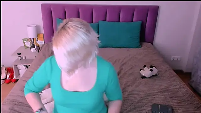 sabrinamacmarren online show from November 11, 2025, 2:50 pm