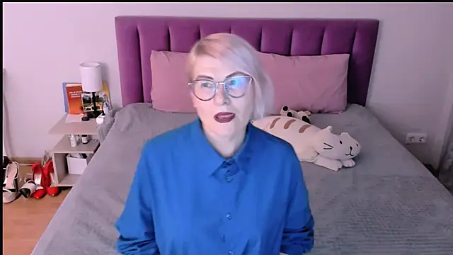 sabrinamacmarren online show from November 29, 2025, 2:09 pm