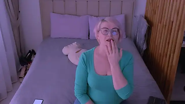 sabrinamacmarren online show from March 19, 2026, 7:56 am