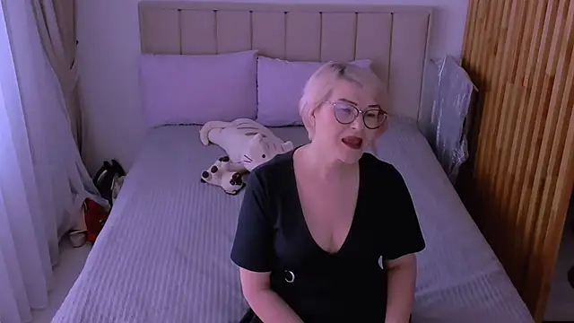 sabrinamacmarren online show from March 22, 2026, 9:45 am