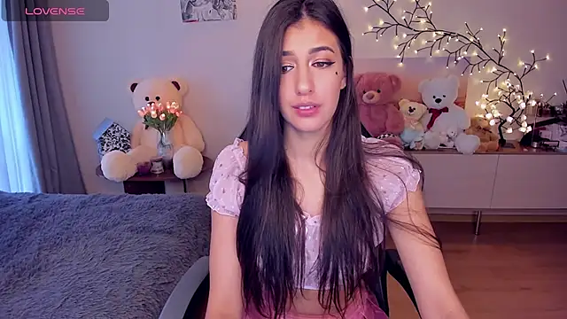 MiaSilkX online show from December 12, 2024, 9:08 am