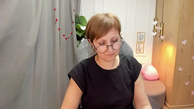 Paris Cherry online show from February 18, 2025, 4:37 pm