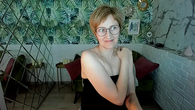 Snapshot of Paris_Cherry chatting on July 30, 2026, 6:07 pm Paris Cherry online show from July 30, 2026, 6:07 pm