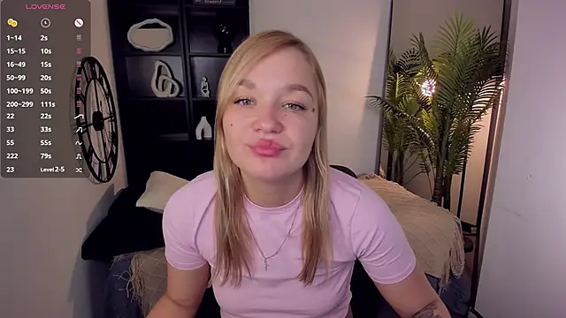 Snapshot of BellaDreamy chatting on December 17, 2025, 9:37 am BellaDreamy online show from December 17, 2025, 9:37 am