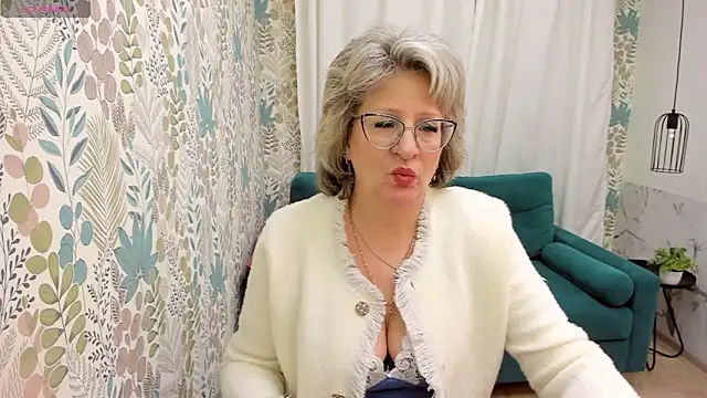 EvelynJoyful online show from February 6, 2025, 8:18 am