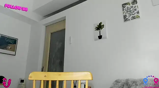 hottycrishina online show from March 3, 2025, 9:00 am