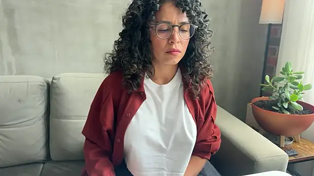 illaroom online show from September 30, 2025, 7:52 pm