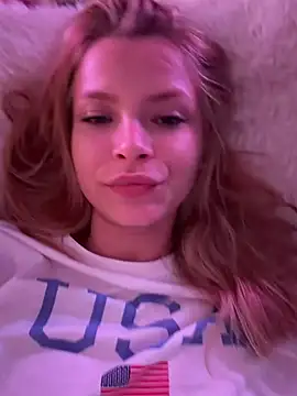 AnastasiaAniess online show from April 19, 2026, 7:05 pm