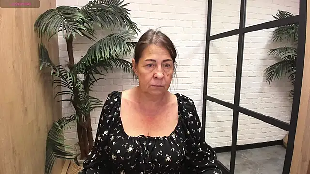 LindaPassionate online show from June 12, 2026, 1:10 pm