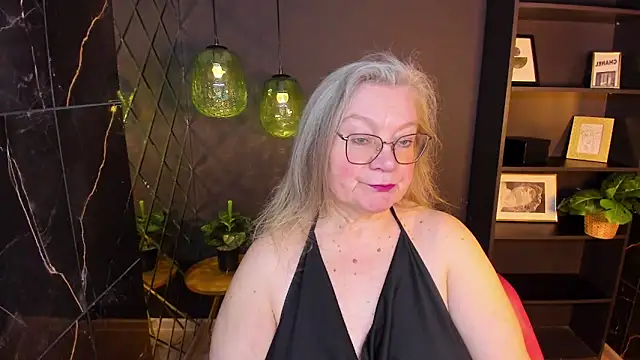 NataliMellow online show from April 18, 2026, 1:15 pm