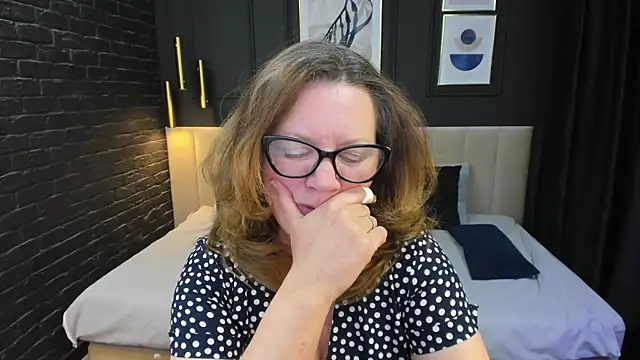 LeaPure online show from February 7, 2026, 5:27 pm