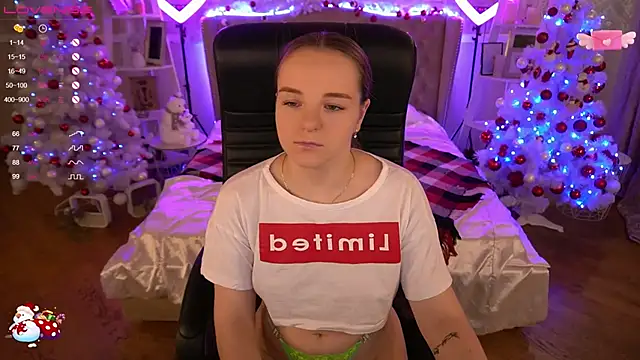 FoxyShy online show from January 5, 2025, 12:42 pm