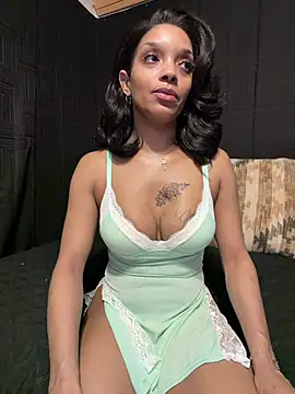 Rakiyahcharms online show from April 23, 2026, 6:36 am