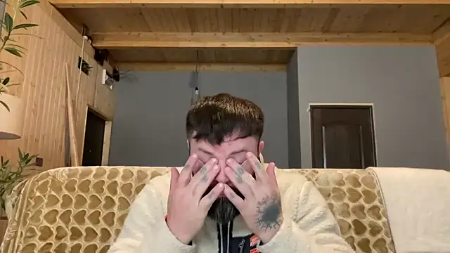 Snapshot of AlphaSparks chatting on November 19, 2025, 3:50 am AlphaSparks online show from November 19, 2025, 3:50 am