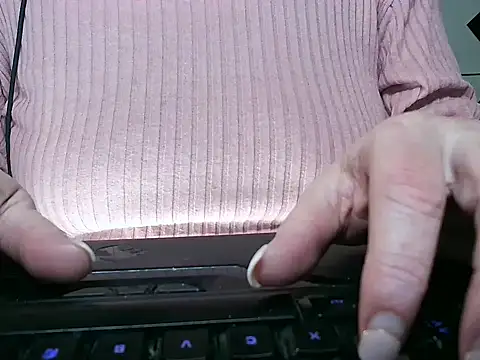 heidi60 online show from December 4, 2024, 7:01 pm