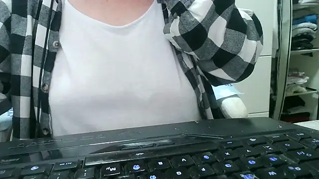 heidi60 online show from October 10, 2025, 6:40 pm