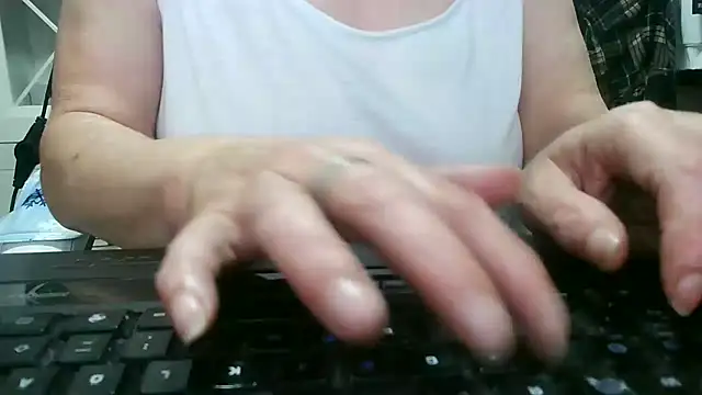 heidi60 online show from November 6, 2025, 7:04 pm