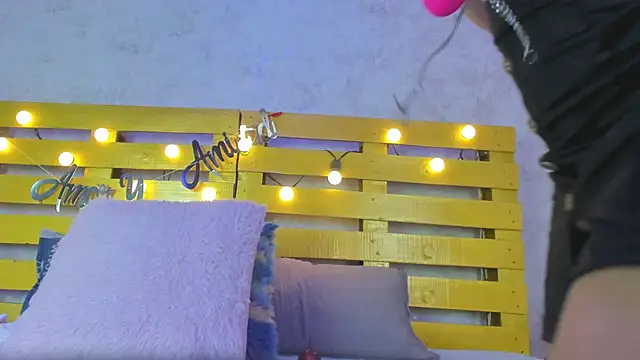 cristinapuerta  online show from September 29, 2025, 10:53 am