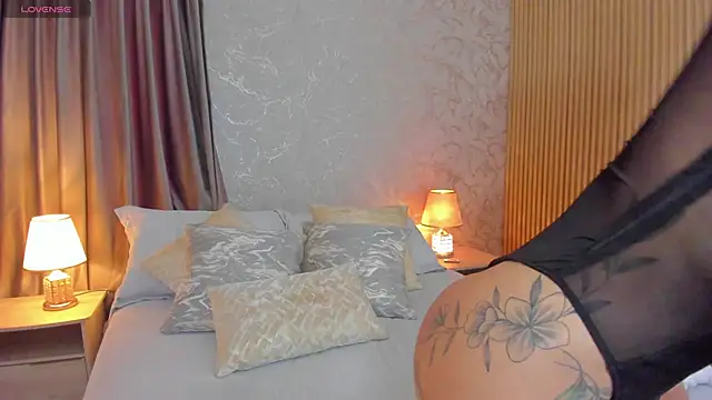 Sarah Stone  online show from October 18, 2025, 8:31 pm