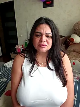 littleRikka online show from April 13, 2026, 8:09 am