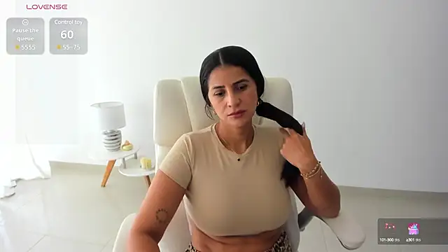 Snapshot of renata_t_ chatting on January 13, 2025, 5:02 pm renata t online show from January 13, 2025, 5:02 pm