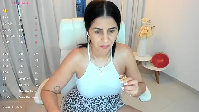 Snapshot of renata_t_ chatting on September 25, 2025, 10:57 pm renata t online show from September 25, 2025, 10:57 pm