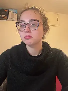 ladyturtle online show from May 15, 2026, 7:43 pm