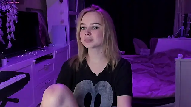 Snapshot of MaryDreaminess chatting on February 14, 2025, 8:26 pm MaryDreaminess online show from February 14, 2025, 8:26 pm