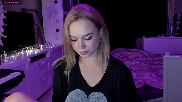 Snapshot of MaryDreaminess chatting on March 6, 2025, 10:15 pm MaryDreaminess online show from March 6, 2025, 10:15 pm