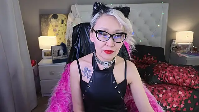 RoxalanaStar online show from April 1, 2026, 8:50 pm