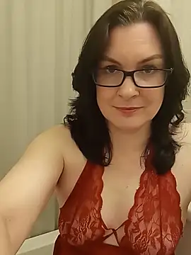Snapshot of DesreRose chatting on June 6, 2026, 6:01 pm DesreRose online show from June 6, 2026, 6:01 pm