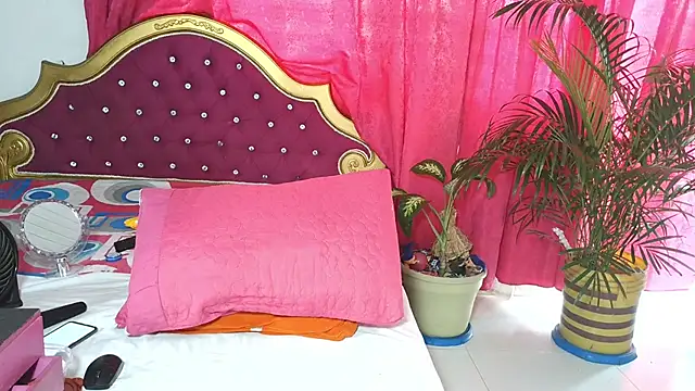 big boobsmature online show from November 10, 2025, 2:49 pm