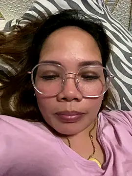 Snapshot of BURBERRY69 chatting on October 4, 2025, 5:11 pm BURBERRY69 online show from October 4, 2025, 5:11 pm