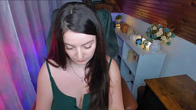 Snapshot of ErinMarshall chatting on December 18, 2025, 5:19 pm ErinMarshall online show from December 18, 2025, 5:19 pm