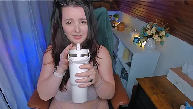 Snapshot of ErinMarshall chatting on April 27, 2026, 2:26 pm ErinMarshall online show from April 27, 2026, 2:26 pm