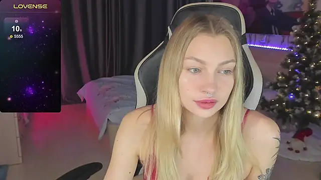 Snapshot of BiMolly chatting on December 27, 2024, 7:14 pm BiMolly online show from December 27, 2024, 7:14 pm