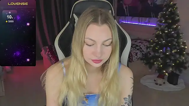 Snapshot of BiMolly chatting on January 14, 2025, 10:44 pm BiMolly online show from January 14, 2025, 10:44 pm