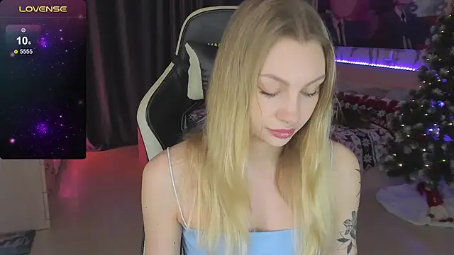 Snapshot of BiMolly chatting on February 24, 2025, 5:20 pm BiMolly online show from February 24, 2025, 5:20 pm