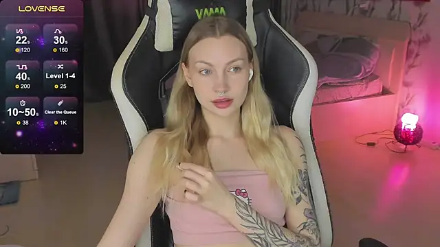 Snapshot of BiMolly chatting on March 19, 2025, 4:14 am BiMolly online show from March 19, 2025, 4:14 am