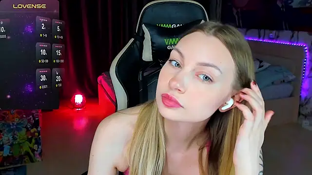 Snapshot of BiMolly chatting on October 28, 2025, 12:25 am BiMolly online show from October 28, 2025, 12:25 am