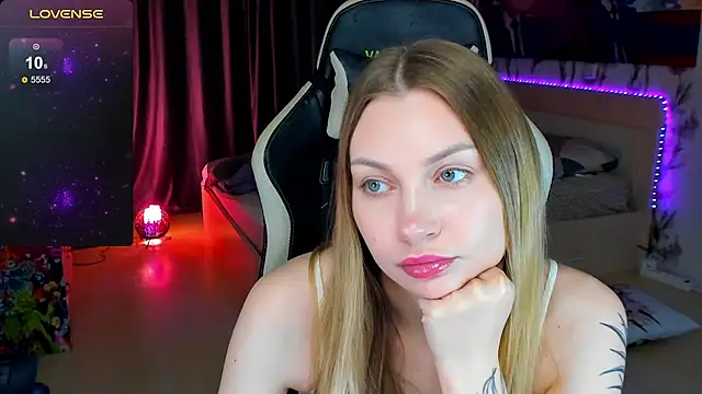 Snapshot of BiMolly chatting on November 15, 2025, 3:19 pm BiMolly online show from November 15, 2025, 3:19 pm