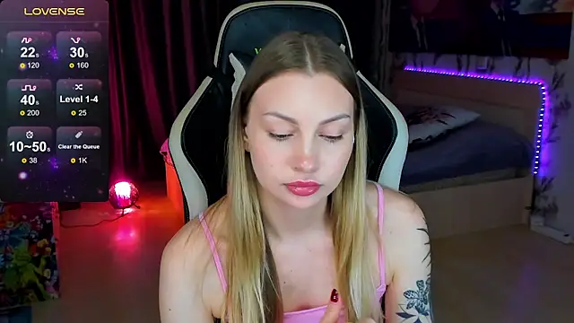 Snapshot of BiMolly chatting on November 19, 2025, 6:30 pm BiMolly online show from November 19, 2025, 6:30 pm